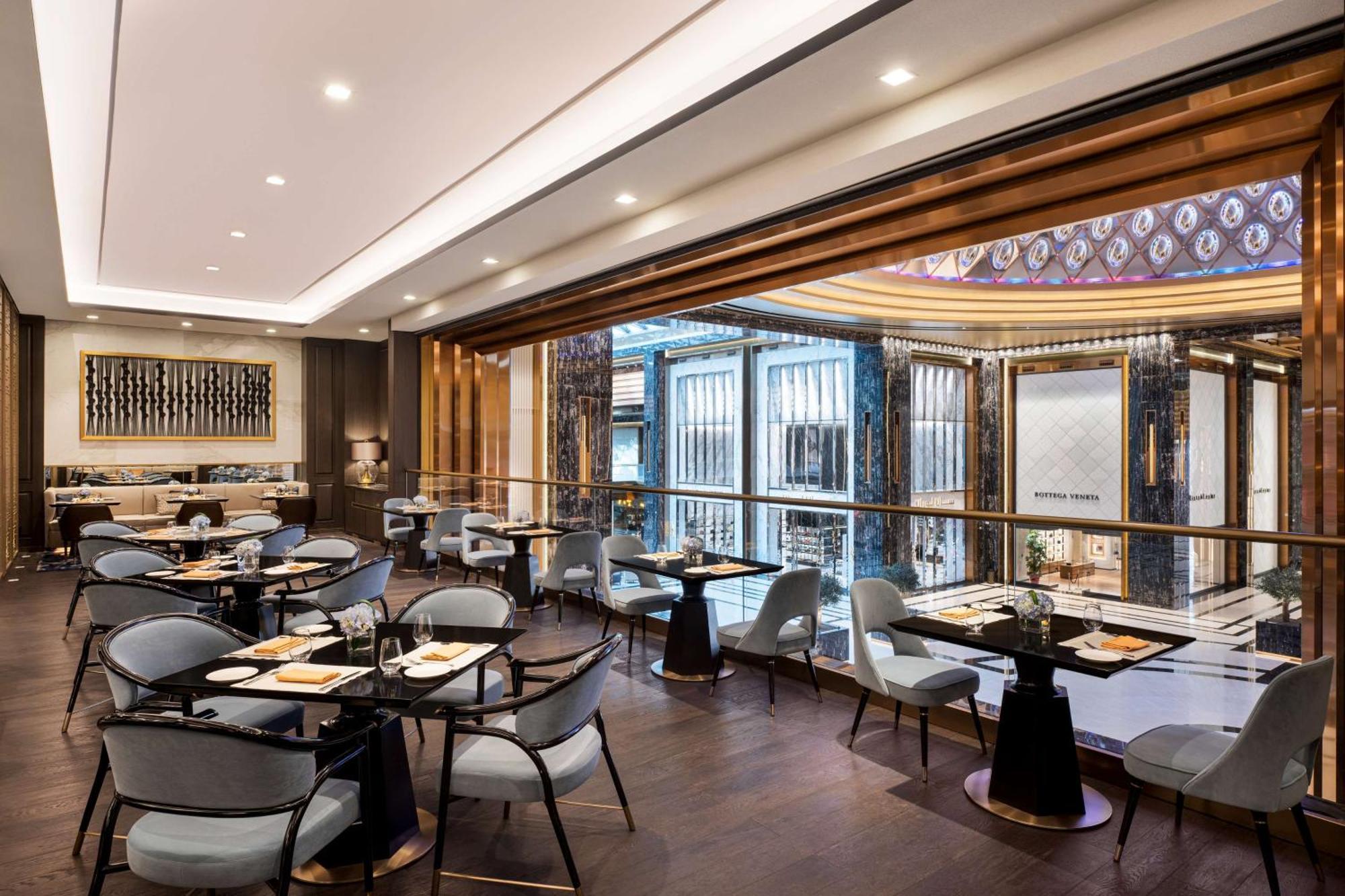 Waldorf Astoria Kuwait Hotel Kuwait City Bagian luar foto The interior of the restaurant