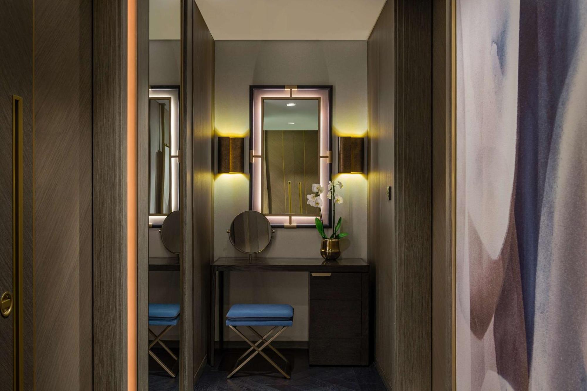 Waldorf Astoria Kuwait Hotel Kuwait City Bagian luar foto The dressing room